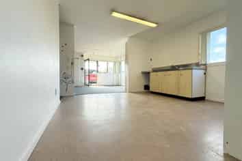 Versatile Westgate Industrial Unit | 182 m2
