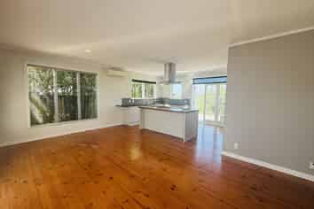 90 Arran Road, Browns Bay