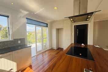90 Arran Road, Browns Bay