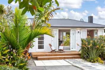 25 Trojan Crescent, New Lynn