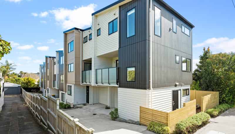 1/8 Knight Avenue, Mount Albert