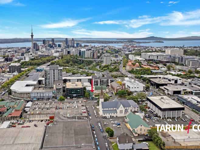 City Fringe Office + 5 Carparks | Vendor Finance!
