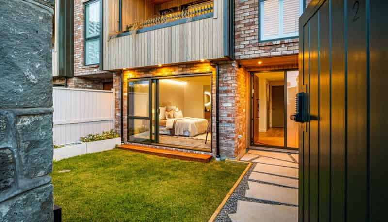 2/282 Point Chevalier Road, Point Chevalier