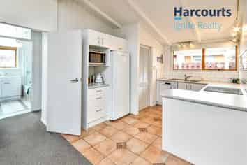8 Booker Place, Weymouth