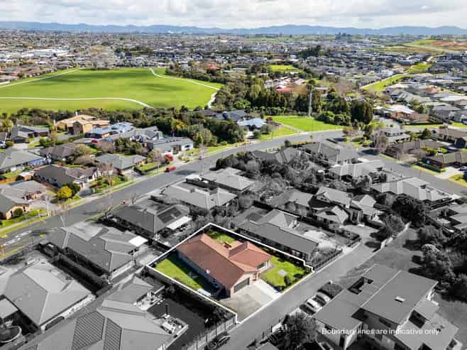 5 Compton Grove, Huntington