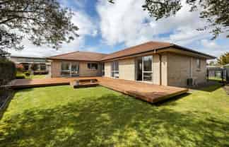 5 Compton Grove, Huntington