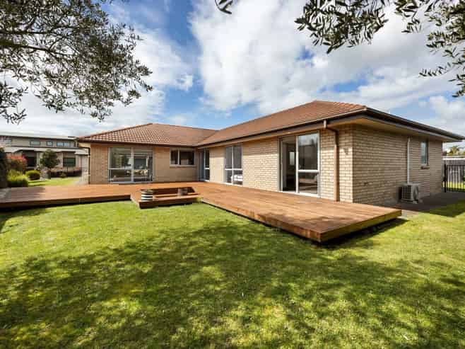 5 Compton Grove, Huntington