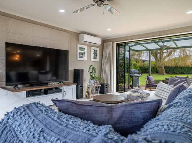 6 Shadbolt Drive, Cambridge
