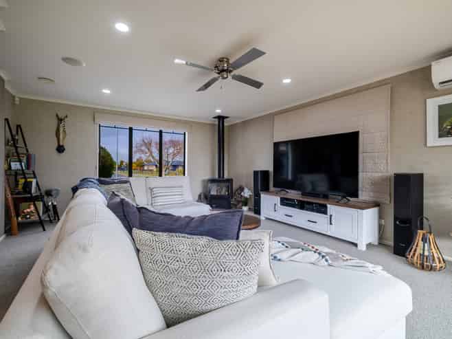 6 Shadbolt Drive, Cambridge