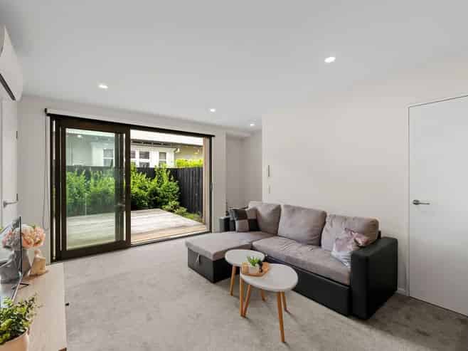 2/208 Cranford Street, Saint Albans