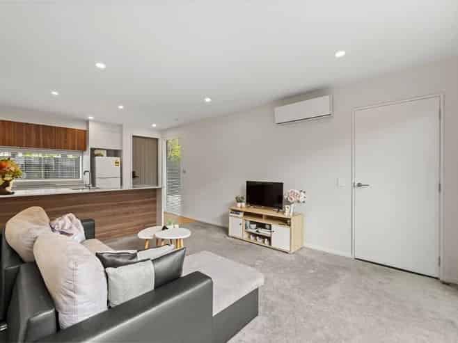 2/208 Cranford Street, Saint Albans