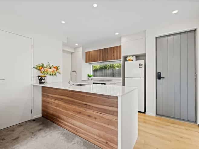 2/208 Cranford Street, Saint Albans