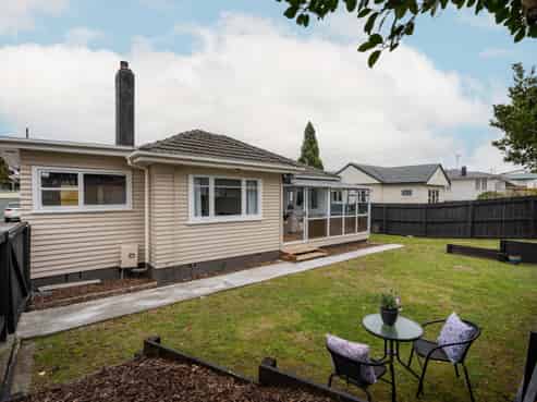 35 Lake Crescent, Hamilton Lake
