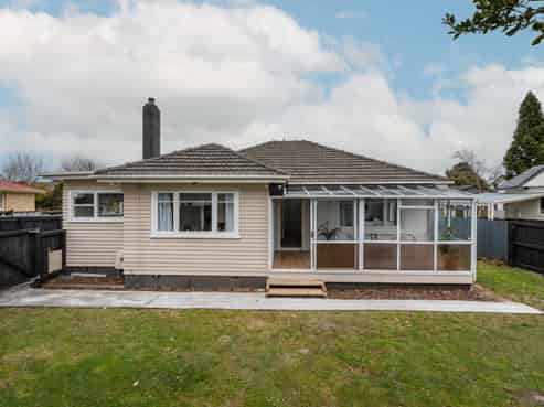 35 Lake Crescent, Hamilton Lake