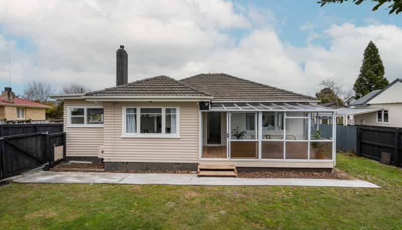 35 Lake Crescent, Hamilton Lake