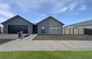 86 Whitehorn Drive, Lincoln