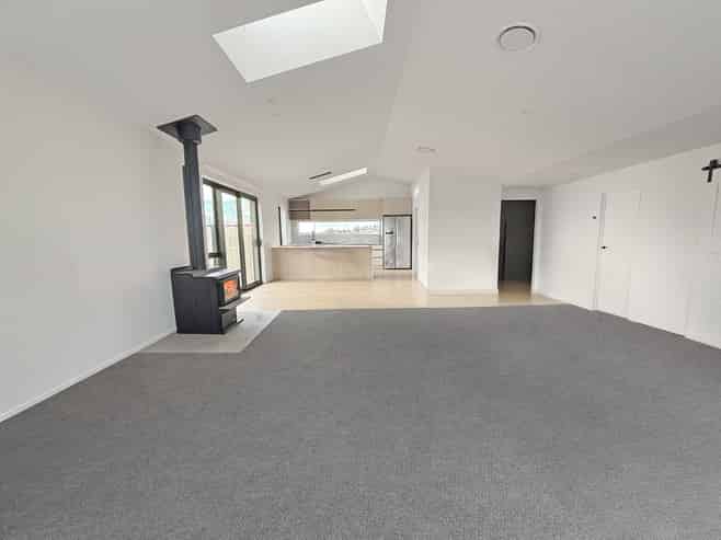 86 Whitehorn Drive, Lincoln