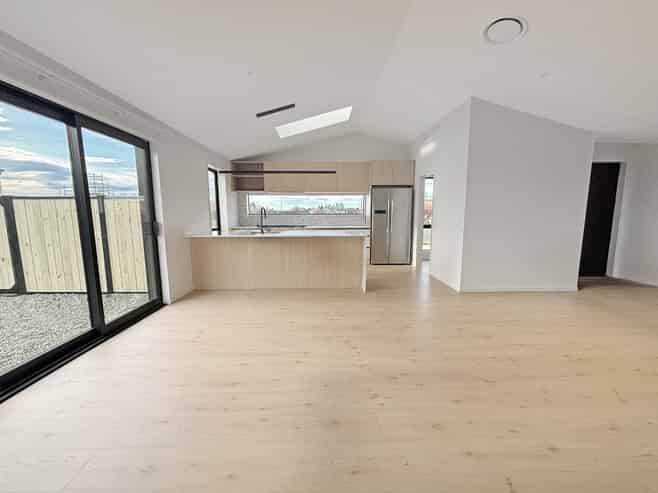 86 Whitehorn Drive, Lincoln