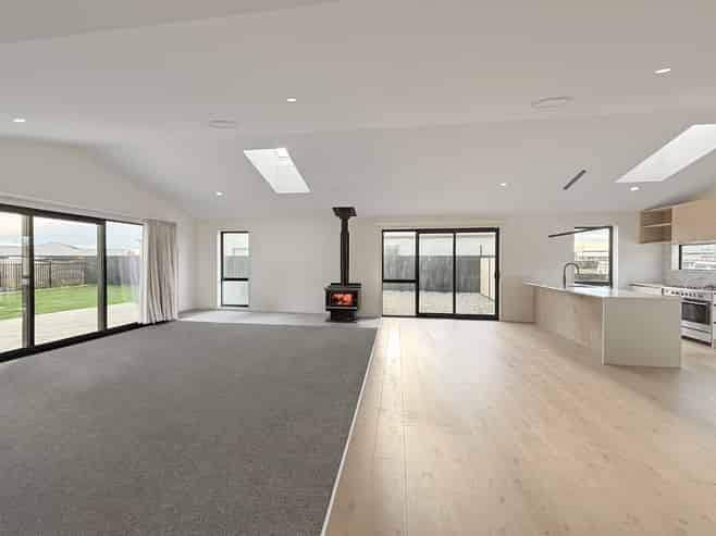 86 Whitehorn Drive, Lincoln