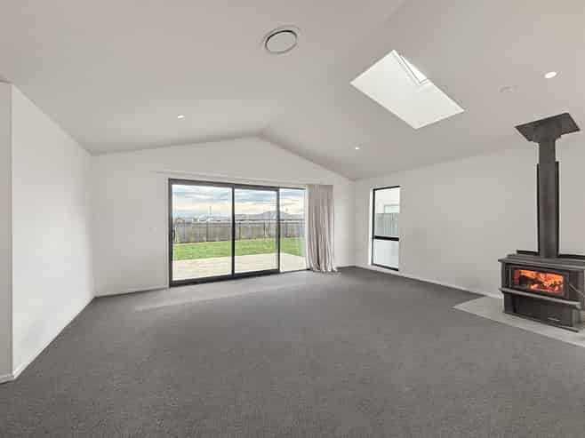 86 Whitehorn Drive, Lincoln