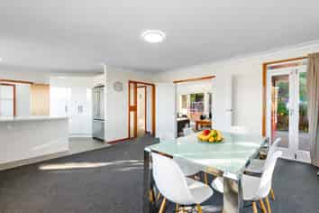 11 Fyvie Avenue, Tawa