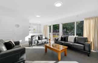 11 Fyvie Avenue, Tawa