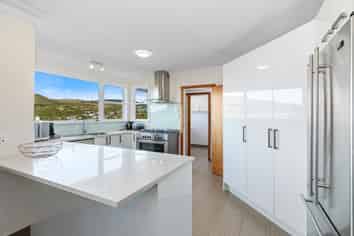 11 Fyvie Avenue, Tawa