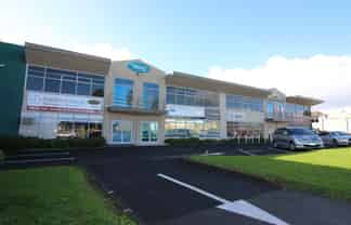 Tidy office/warehouse offered for lease