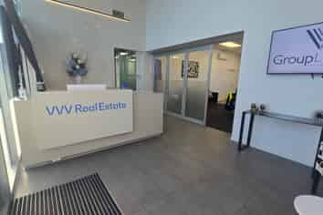 Office/Retail in High Profile Location
