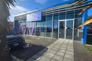 Office/Retail in High Profile Location