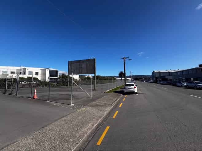Yard with great signage on Hutt Park Rd available!