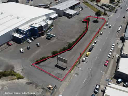 Yard with great signage on Hutt Park Rd available!