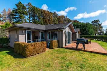 90 Dalmore Way, Acacia Bay