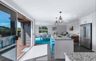 90 Dalmore Way, Acacia Bay