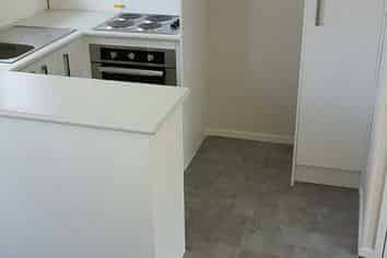 2/17 Woodbine Avenue, Greenlane