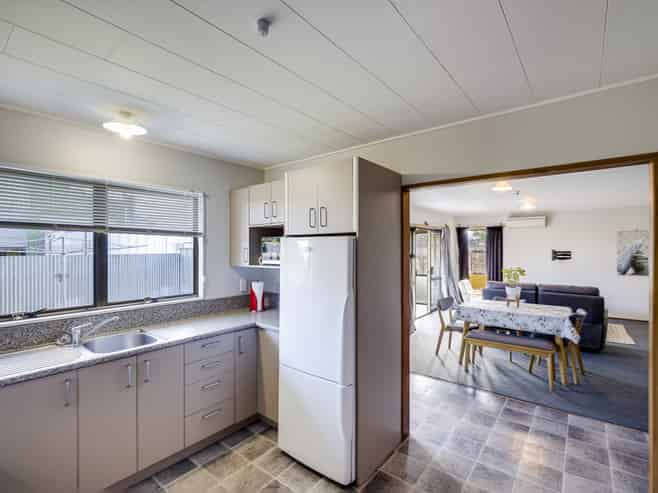 810 Queen Street West, Saint Leonards