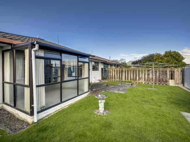 810 Queen Street West, Saint Leonards