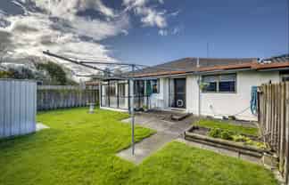 810 Queen Street West, Saint Leonards