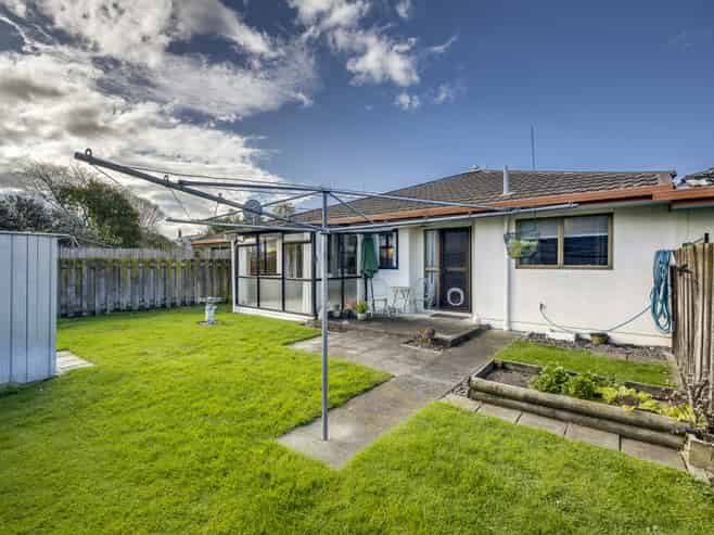 810 Queen Street West, Saint Leonards