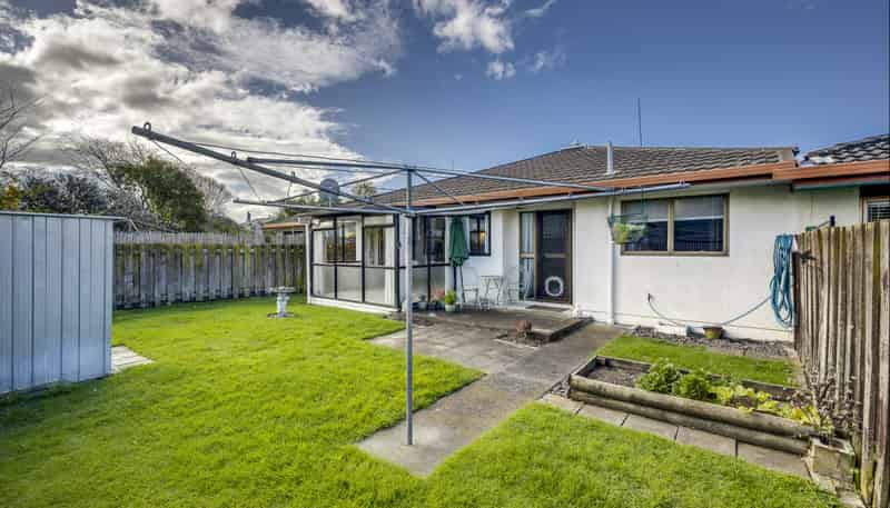 810 Queen Street West, Saint Leonards
