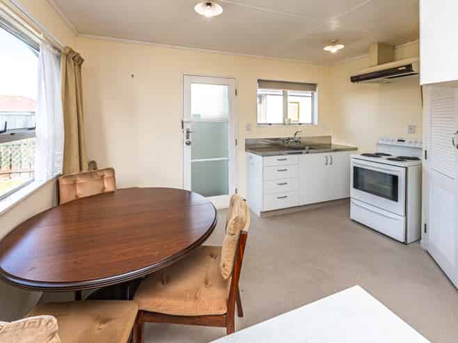 30a Oxford Road, Springvale