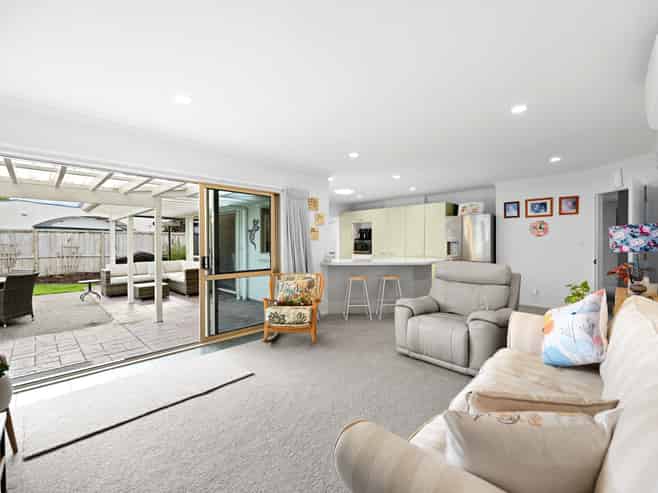 26 Montrose Crescent, Huntington