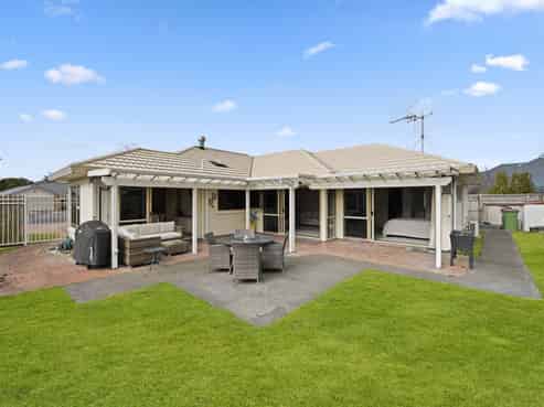 26 Montrose Crescent, Huntington