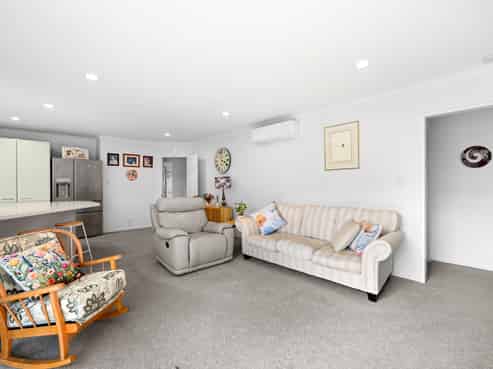 26 Montrose Crescent, Huntington