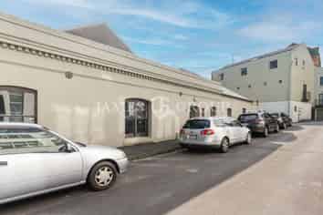 GET IN QUICK | NEW YORK STYLE CHARACTER OFFICE