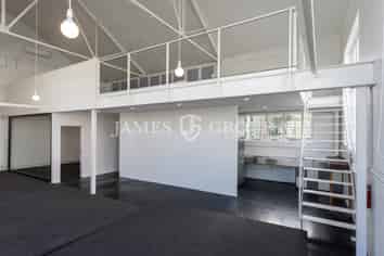 GET IN QUICK | NEW YORK STYLE CHARACTER OFFICE