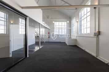 GET IN QUICK | NEW YORK STYLE CHARACTER OFFICE