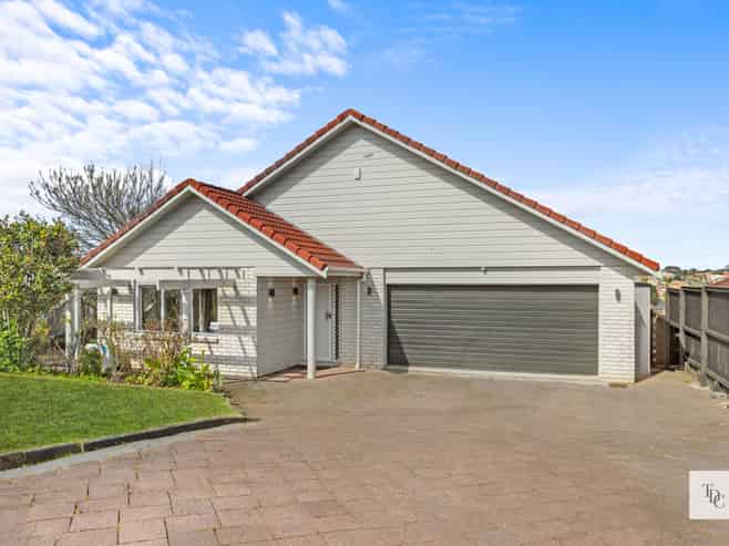 16 Whitford Road, Howick