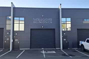 BEST DEAL IN INDUSTRIAL LEASING 
