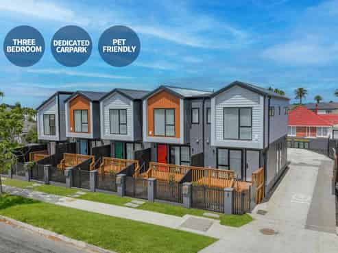 8/460 Massey Road, Mangere
